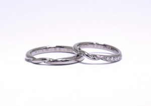 ひねりデザインの結婚指輪